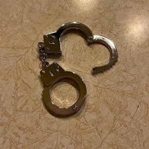 Handcuff keychain